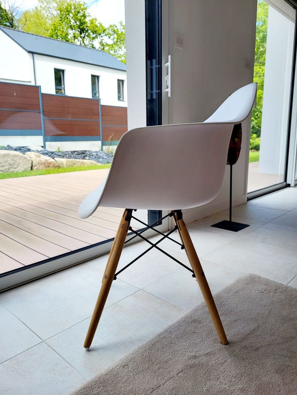 Deux fauteuils design blancs Meubles