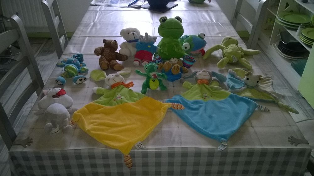 13 Peluches + 1 offerte
Excellent etat
Lave et propre
1 T Jeux / jouets
