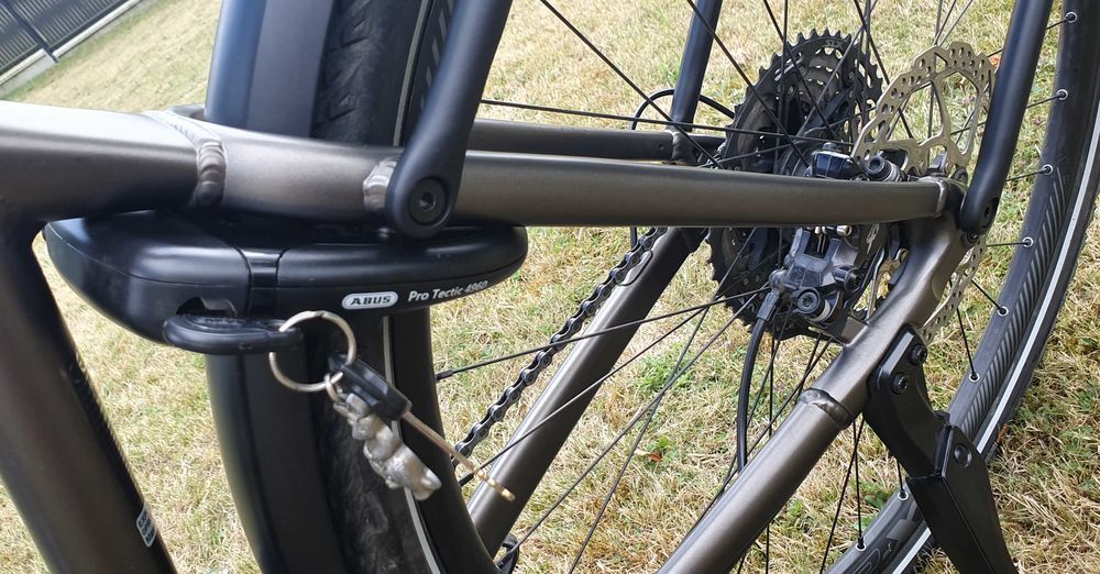 SUPER VTC ELECTRIQUE. 2022. Vélos