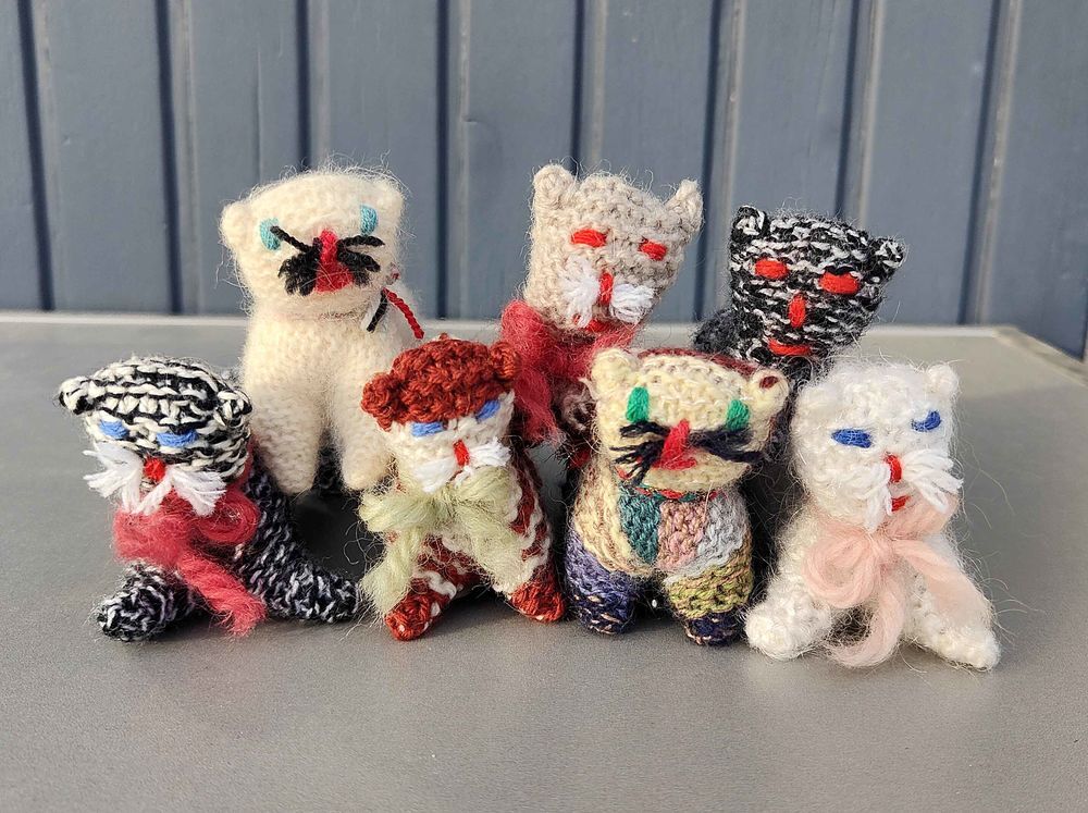 Minis Chats-Peluche en laine (Tricot) Jeux / jouets