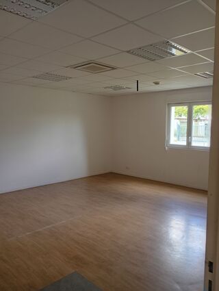  Parking / Garage à louer 487 m² Châteauroux