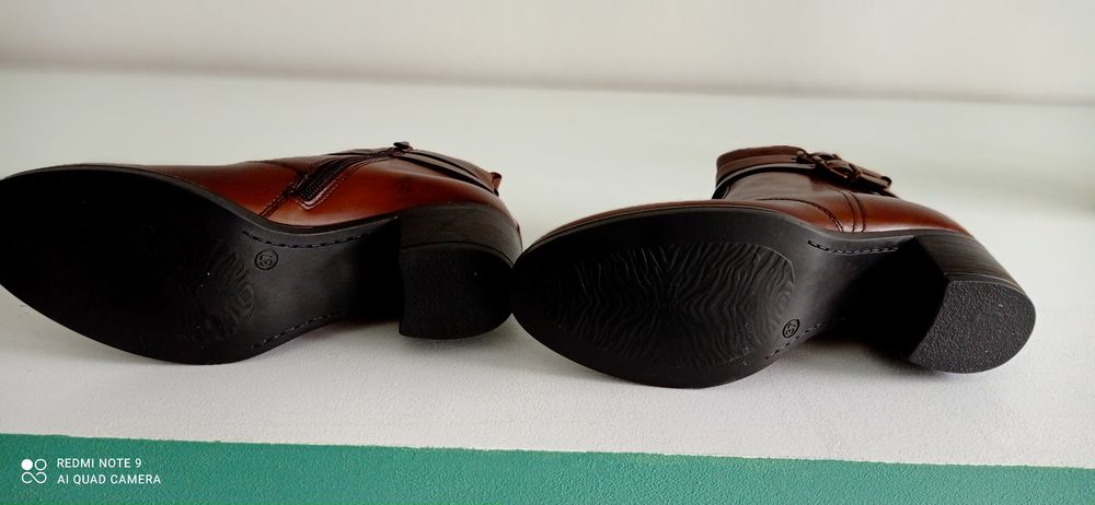 Bottines neuves dessus cuir taille 37 Chaussures