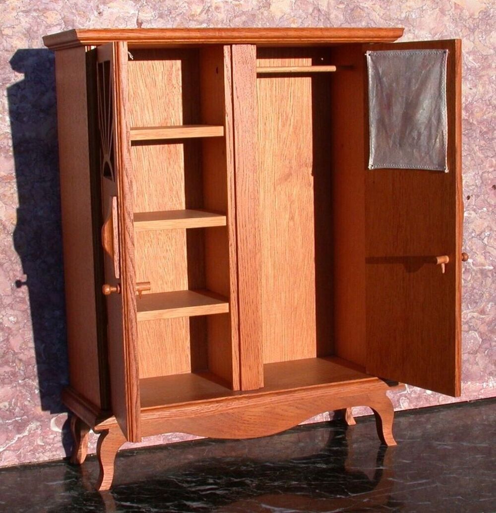 Petit meuble en bois ch&ecirc;ne massif : armoire &agrave; jouets Meubles