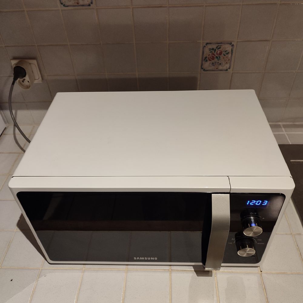 Micro-ondes Samsung 23litre 800Watt Electroménager