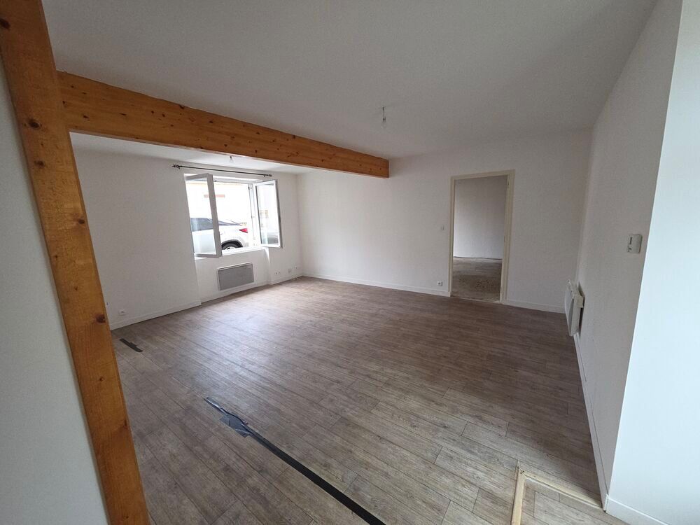Location Maison maison de pays à étage 71 m² avec jardinet et garage Saint-sornin