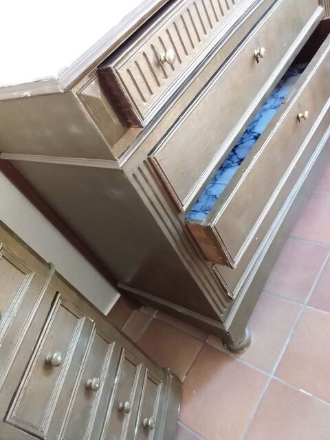 COMMODE BOIS AINCIEN AVEC SES  2 CHEVETS  ESTIMATION 700 E  700 Cannes (06)