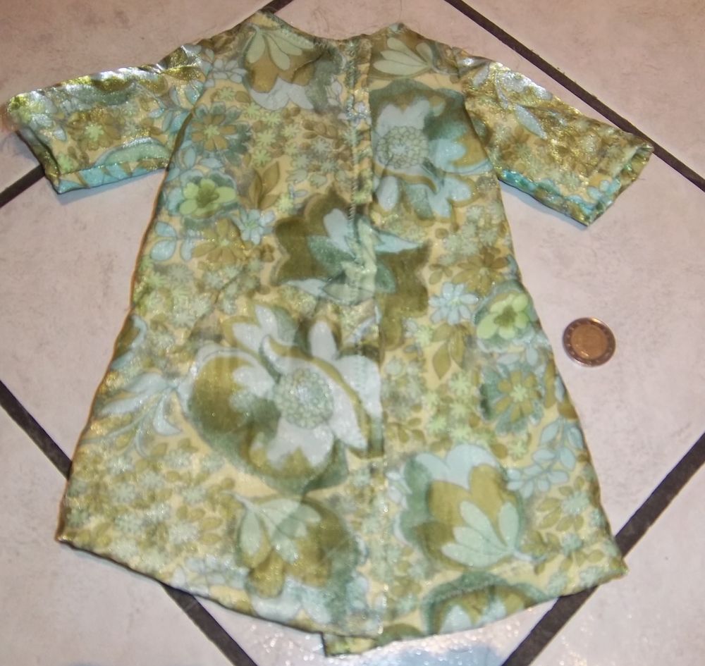 Ancienne robe de chambre poup&eacute;e Jeux / jouets