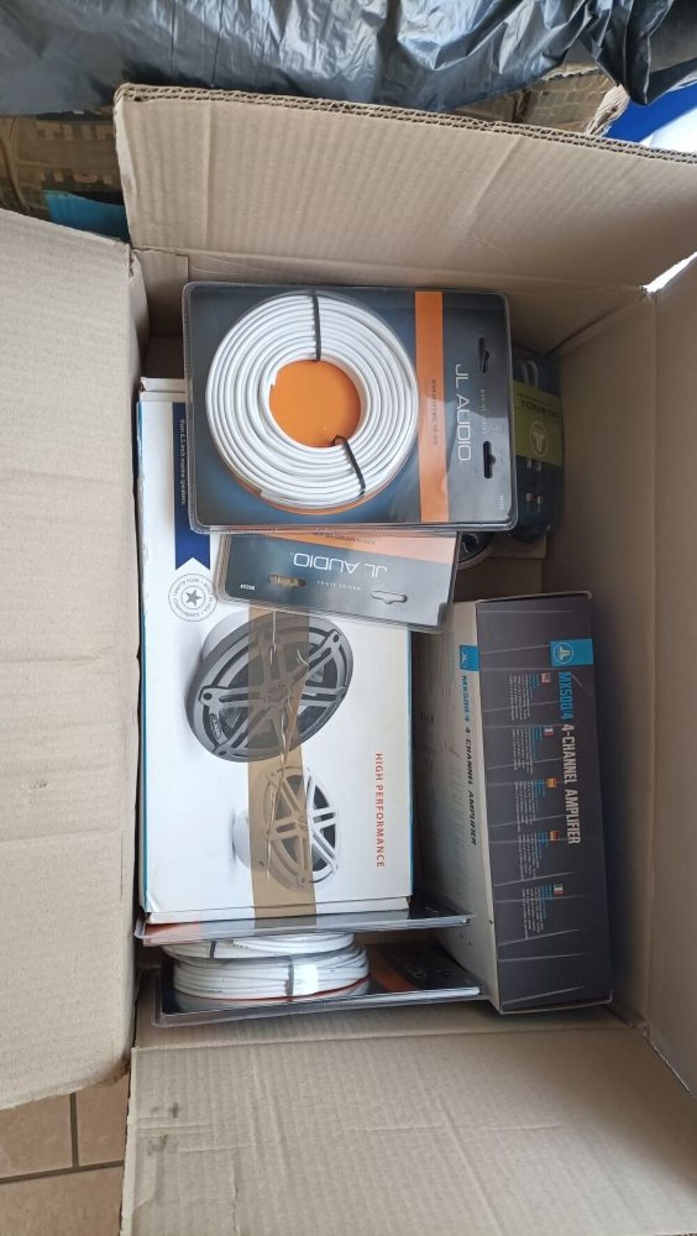 lot ampli, haut parleurs, fils, neufs Audio et hifi