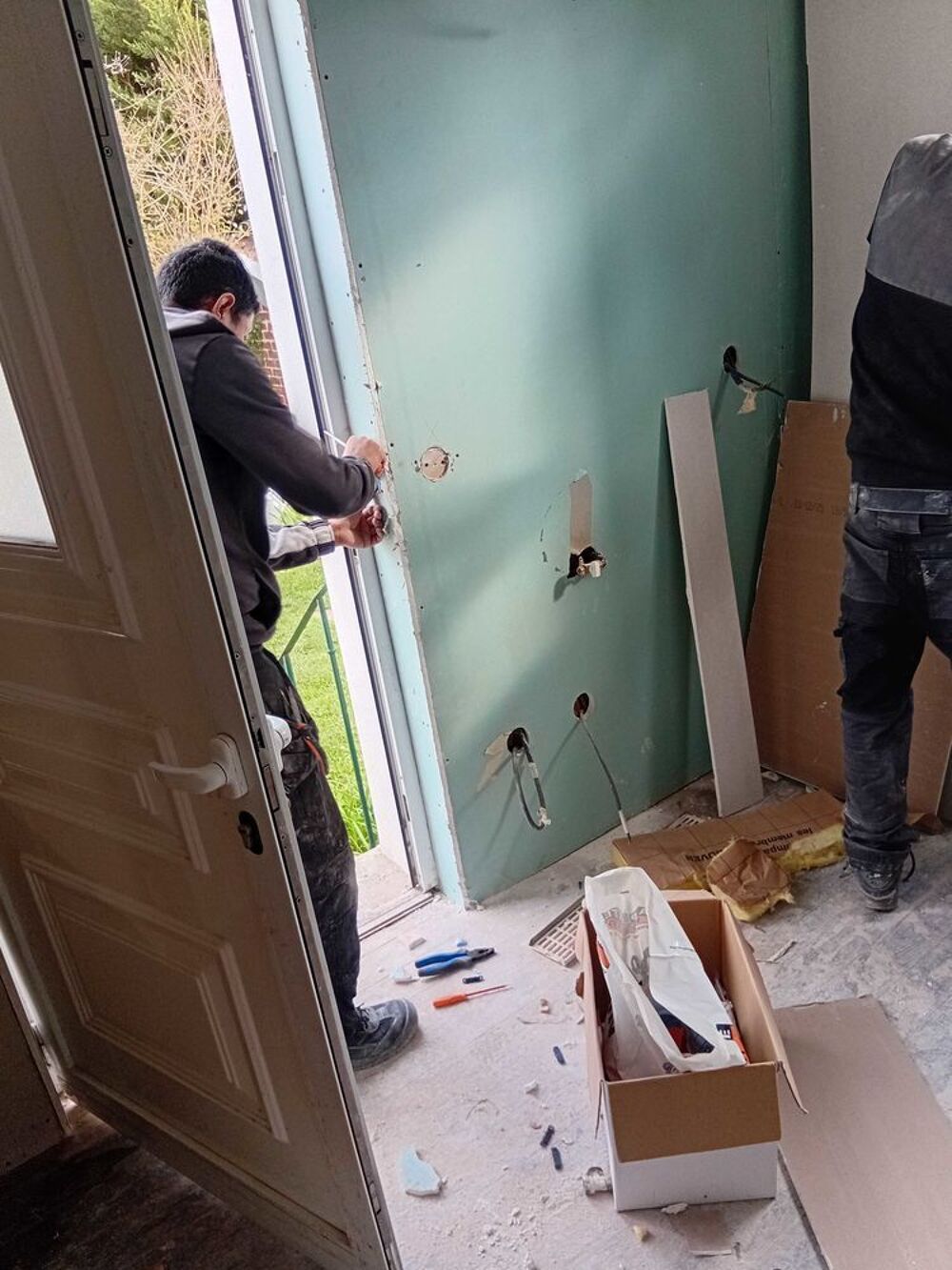   renovation electricien plombier peintre carreleur 