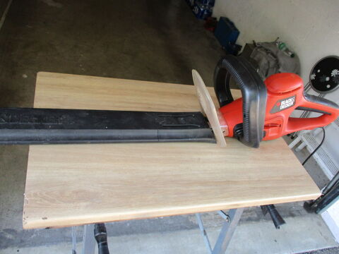talle haie . BLACK et decker  GT7026 .700 W .lame de 700 mm 30 Hagondange (57)