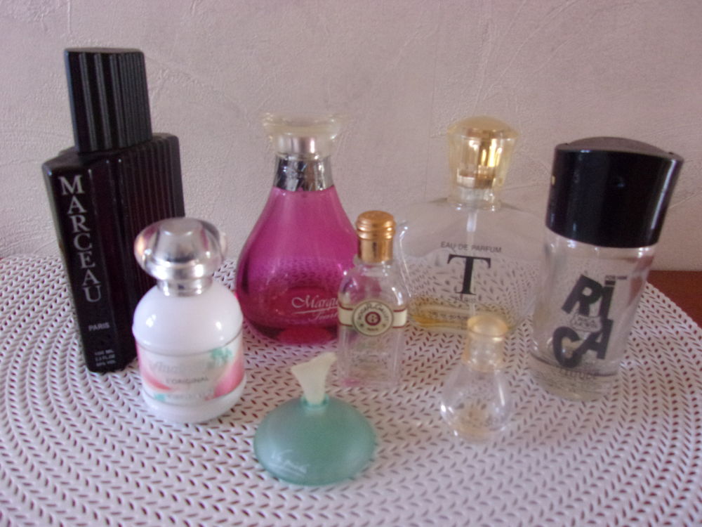 Lot de 8 flacons vides de parfum 