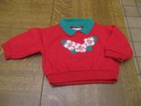 Tee shirt rouge avec motif fleurs et col vert 3 mois 0 M�rignies (59)