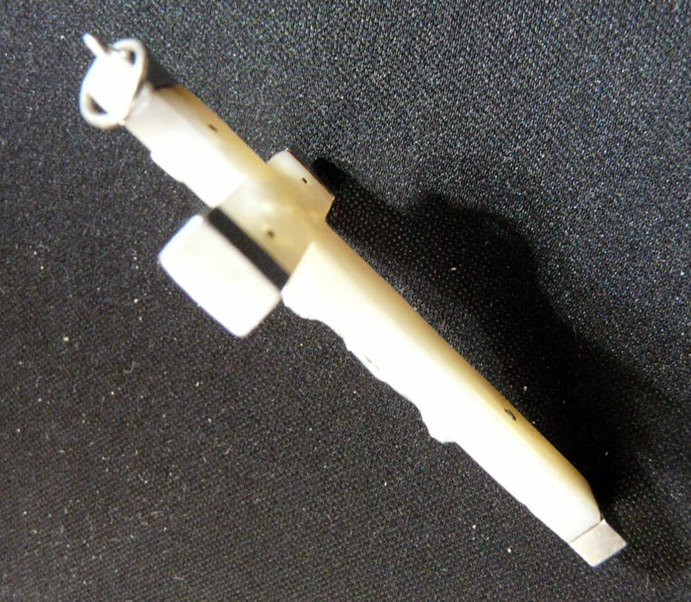 Pendentif Croix-Crucifix en Nacre et Argent ann&eacute;es 1900-1910 Bijoux et montres