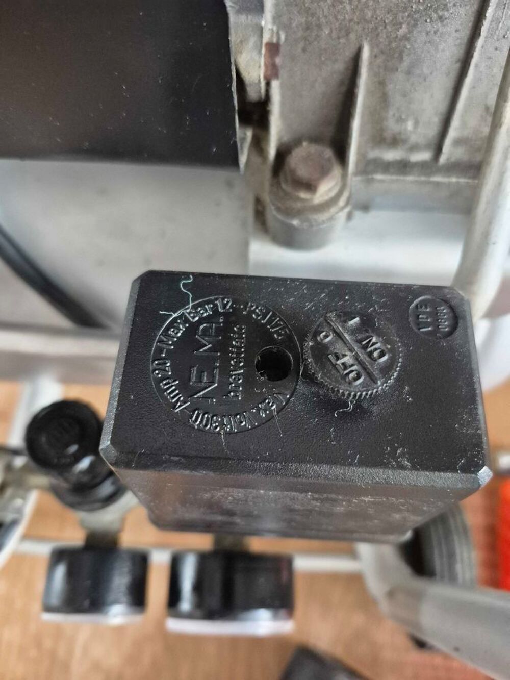Compresseur &agrave; air MECAFER et pistolet de projection Bricolage
