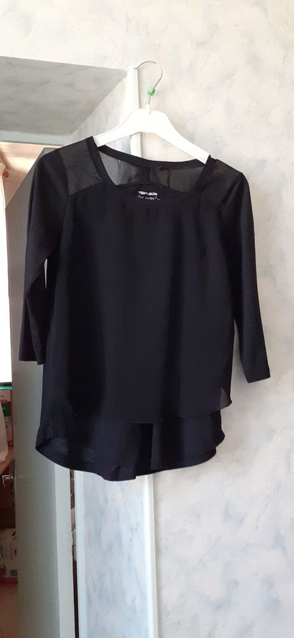 Top court taille 34 Vêtements