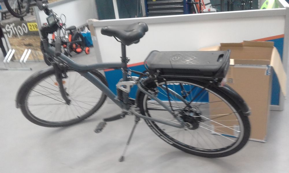 VELO ELECTRIQUE ACHETE EN 2017 PEU ROULE ETAT NEUF Vélos