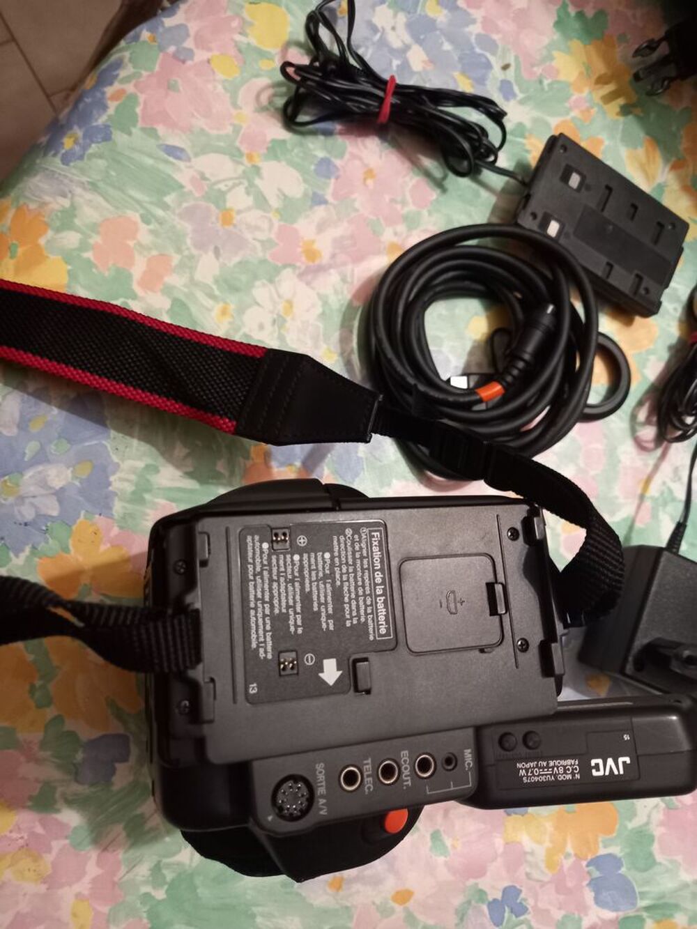 Cam&eacute;scope Vintage JVC GR-AX17S (VHS-C) ? FONCTIONNEL SUR SEC Photos/Video/TV
