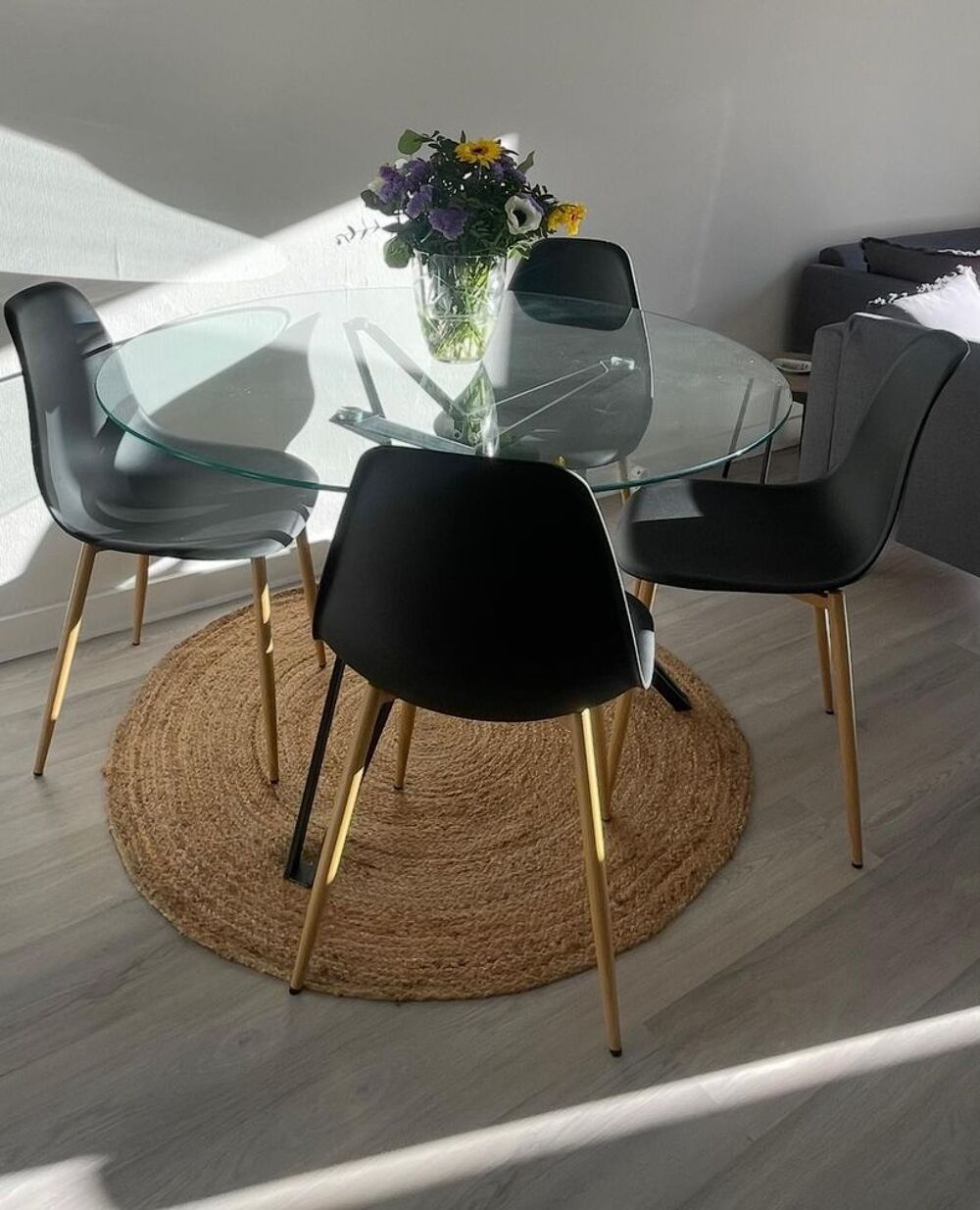 Table &agrave; manger ronde en verre + chaises Meubles