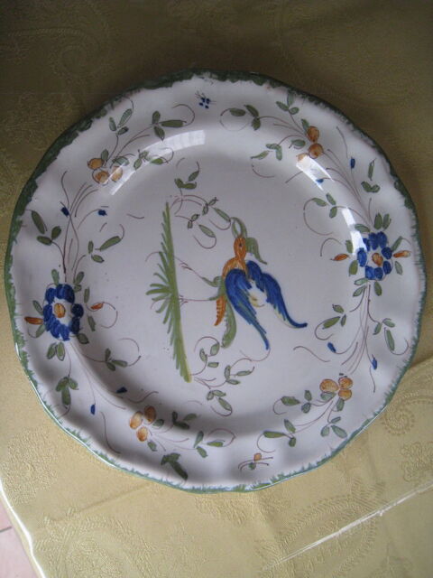 Assiette  Ibis  faïence De Matres Tolosane , Moustier 20 Vinay (38)