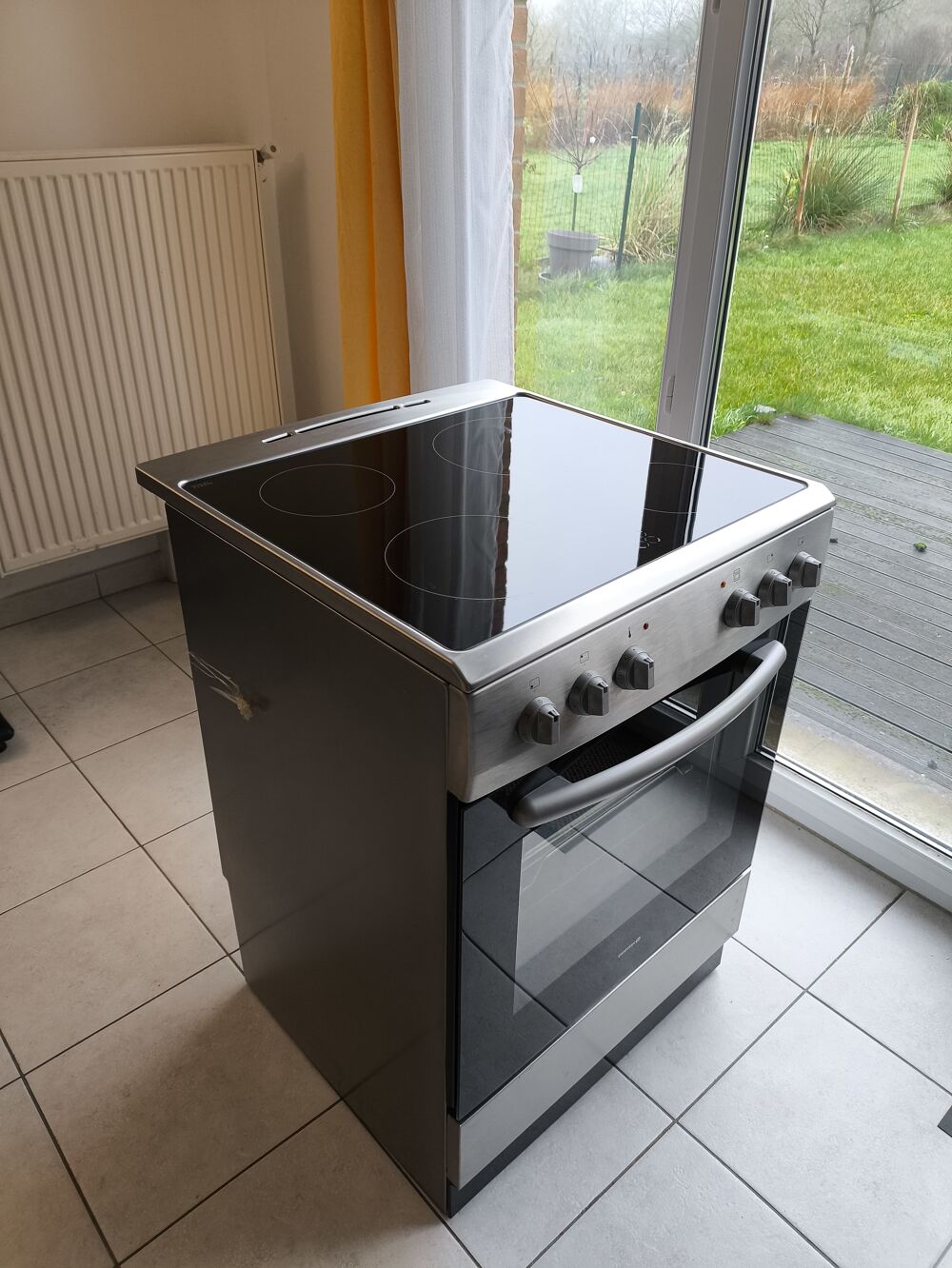 Plaque de cuisson vitro ceramique avec four combin&eacute; Electrom�nager