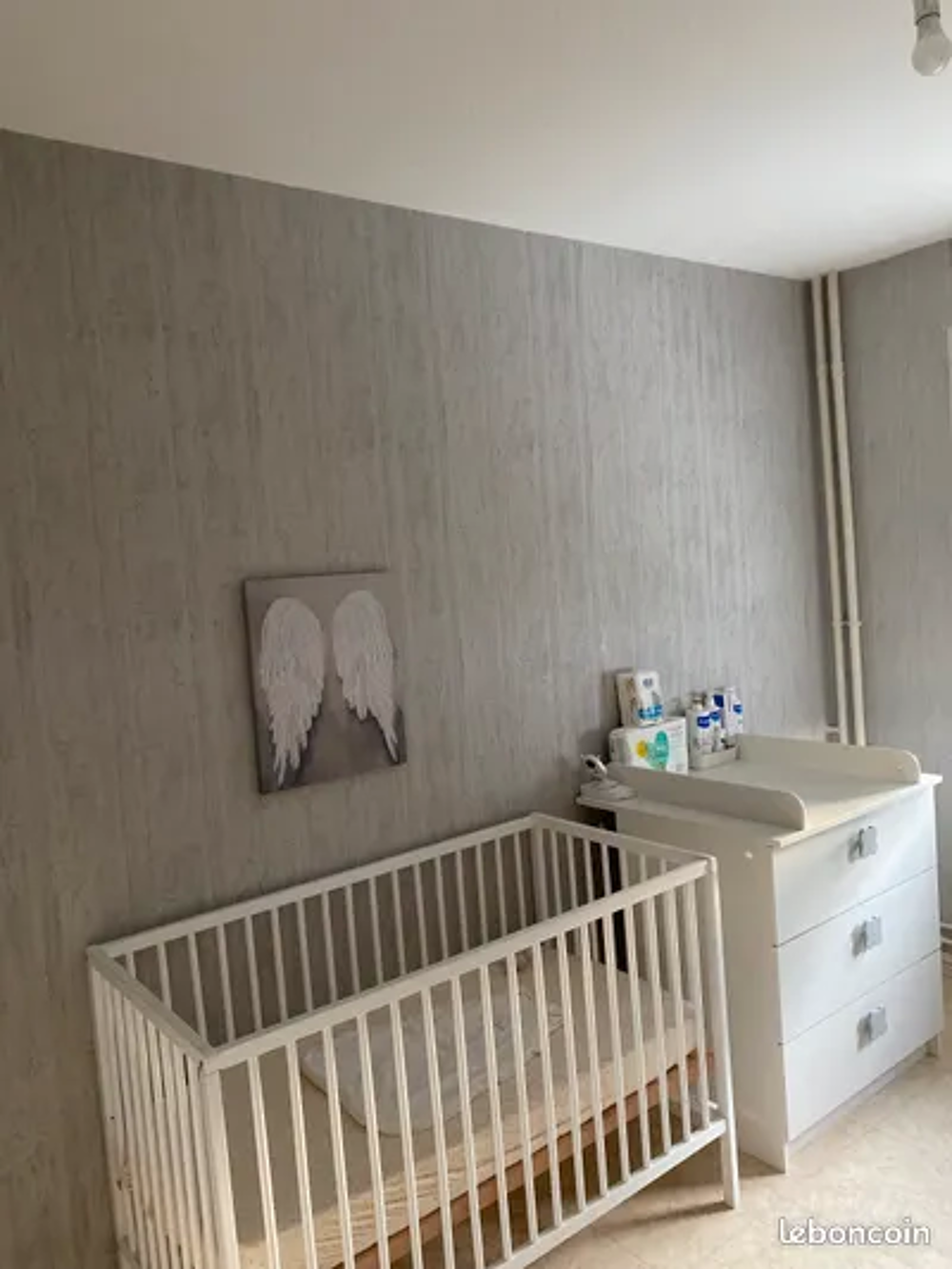 Lit &agrave; barreaux et commode &agrave; langer Mobilier enfants