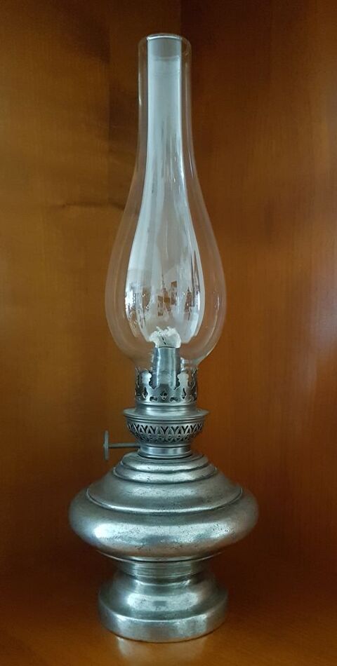 Lampe � p�trole en �tain NEUVE 40 Marignane (13)