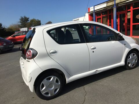 Toyota Aygo 1.0 VVT-i Confort MultiMode 2011 occasion Le Ch&acirc;teau-d'Ol&eacute;ron 17480