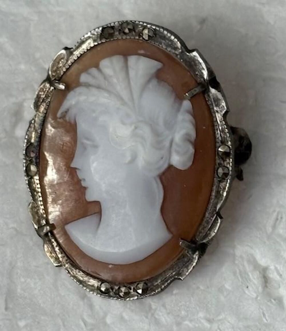 Broche Pendentif ancien CAMEE monture en ARGENT poin&ccedil;on Bijoux et montres
