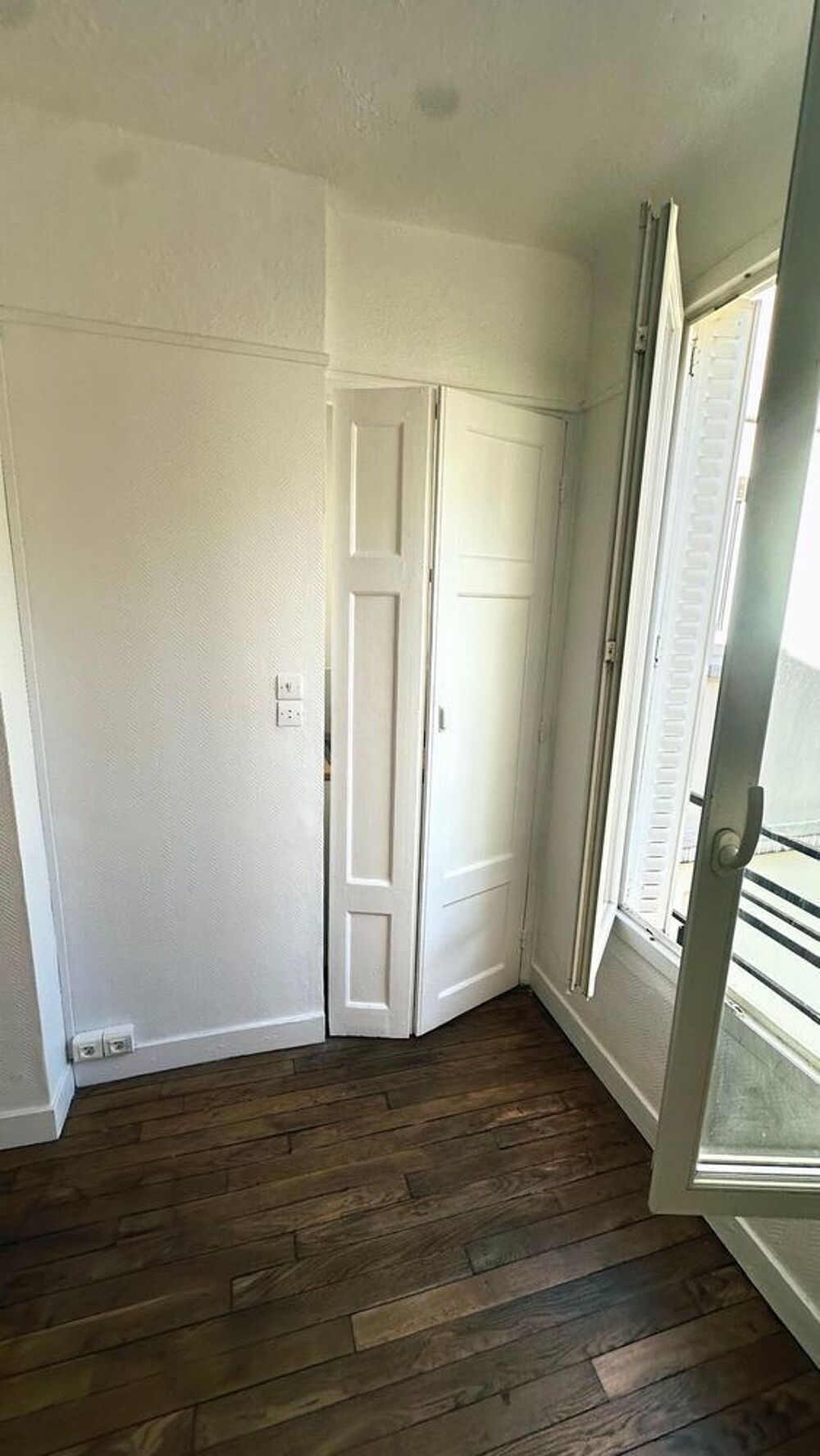 Vente Appartement Studio 15 m² clair et calme, sixième étage, Paris XXe. La campagne à  Paris. Paris 20
