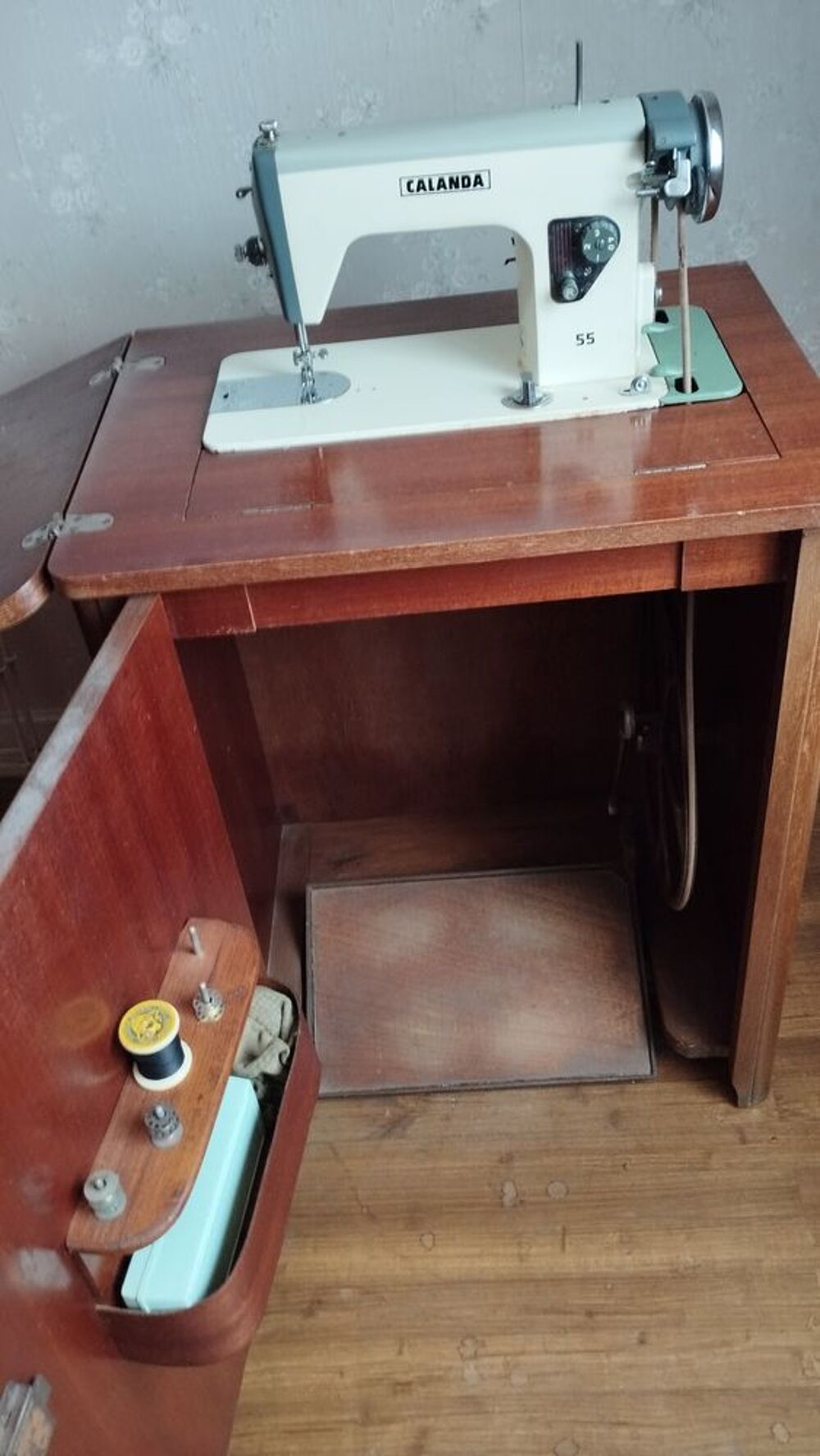 /Machine a coudre a courroie (d&eacute;p 44) Meubles