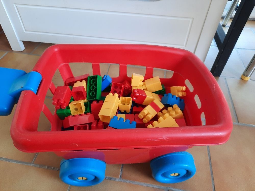 chariot roulant avec leggo Jeux / jouets