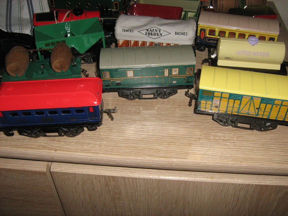 trains Hornby 17 pi&eacute;ces dont 2 locos 