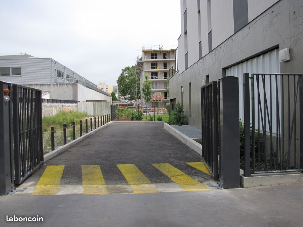 Location Parking/Garage Garage sécurisé sous vidéo-surveillance Mairie de Lyon 8 Lyon 8
