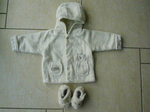 Manteau + chaussons crme 3 mois 9 Franqueville-Saint-Pierre (76)