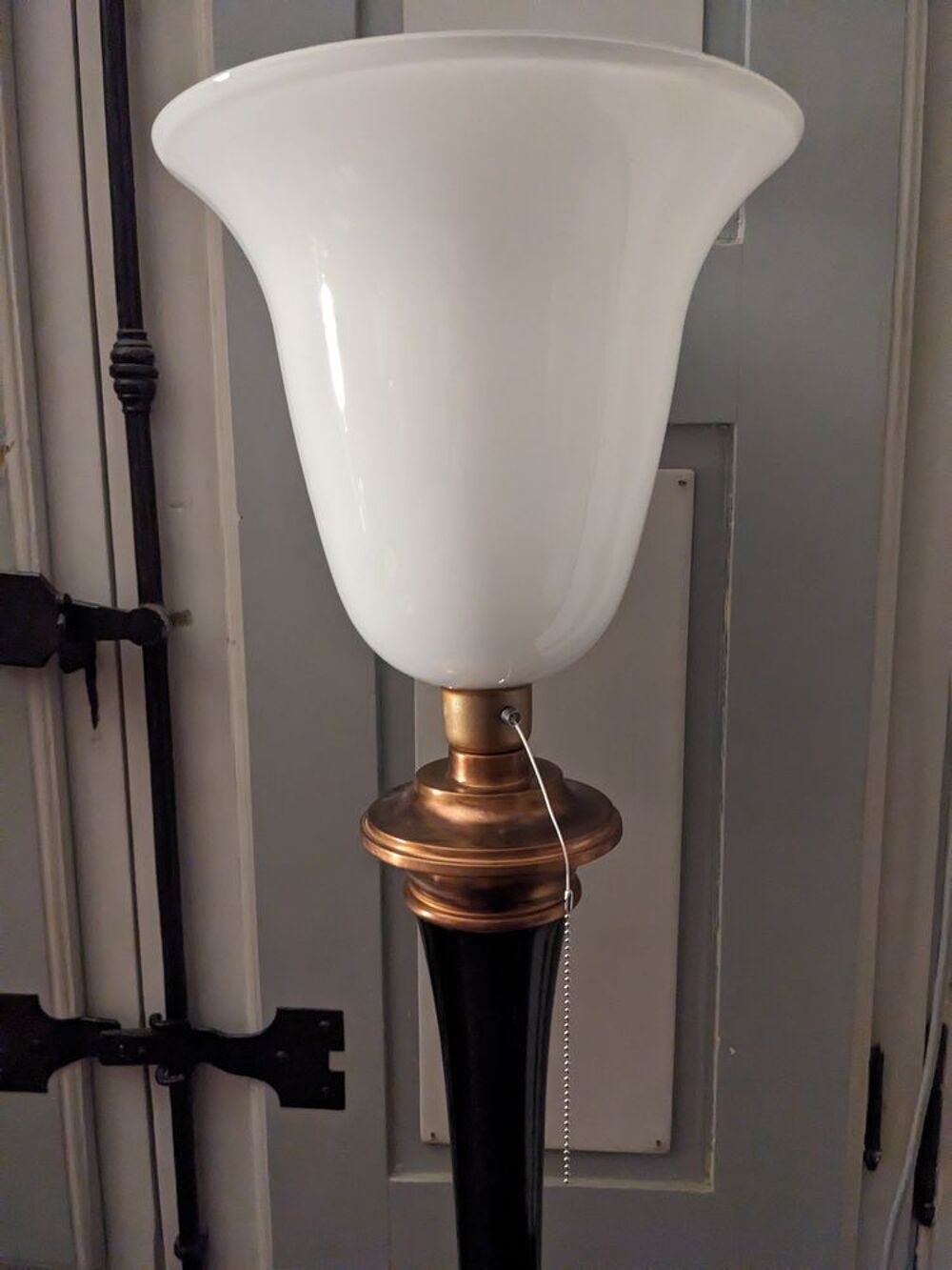 Tr&egrave;s belle lampe art d&eacute;co MAZDA 1930 patine cuivre et laqu&eacute; Décoration