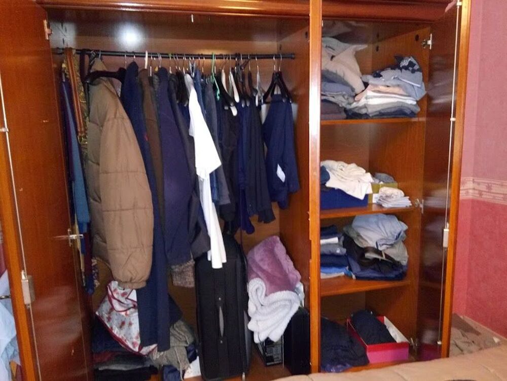 Armoire de chambre bois-merisier en tr&egrave;s bon &eacute;tat Meubles