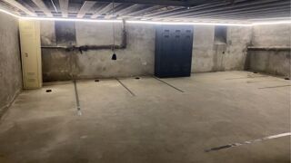  Parking / Garage  louer 50 m