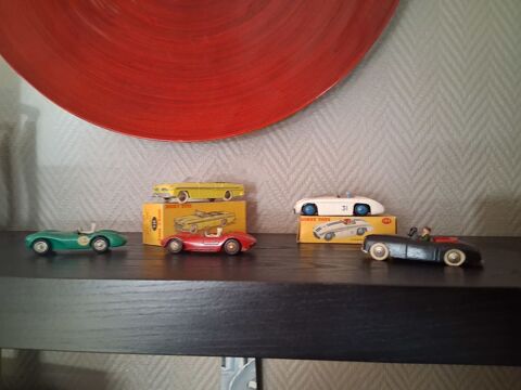 VOITURES dinky toys made in françe et une made in england 0 Toulouse (31)