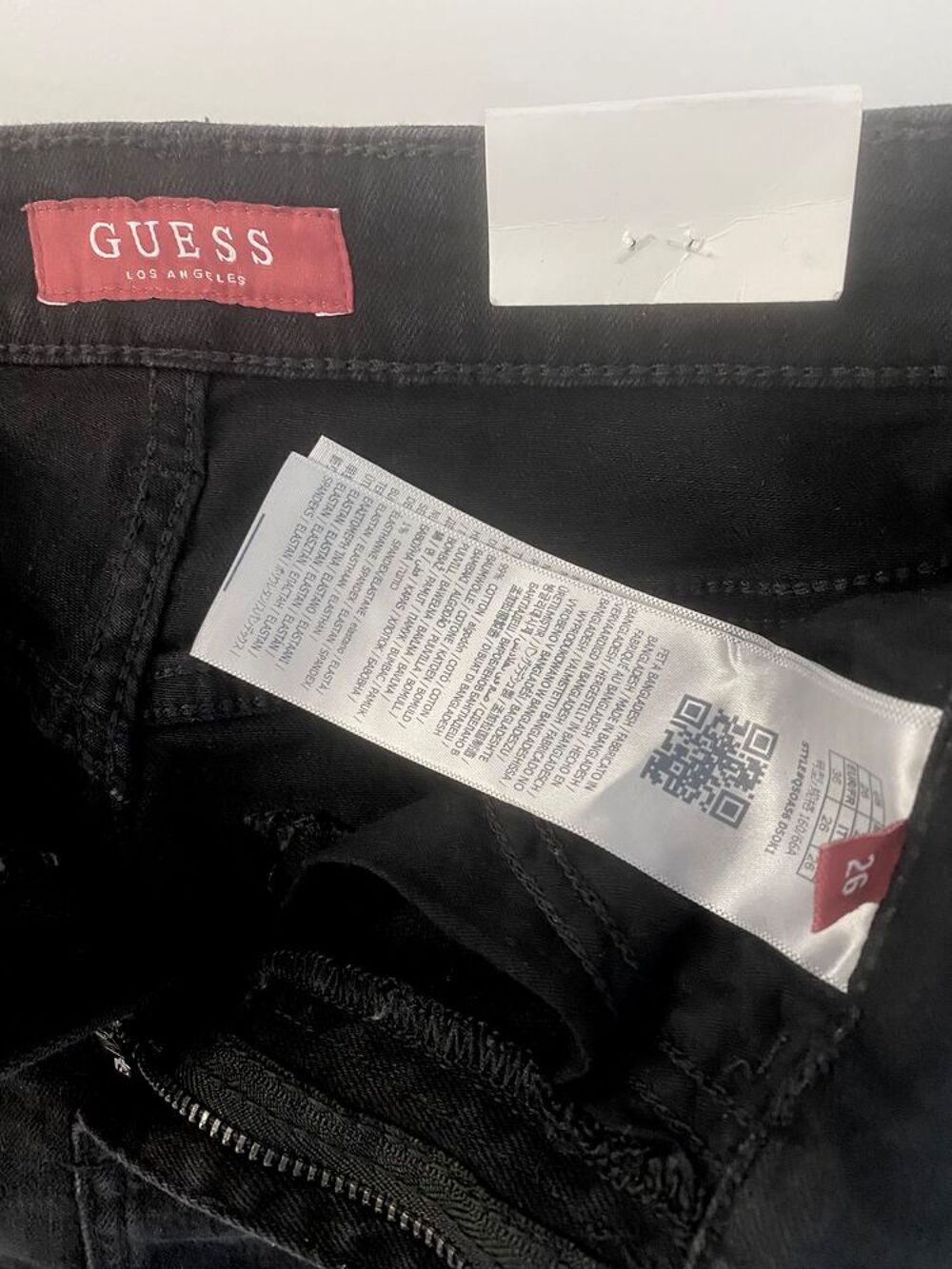 Jean GUESS noir neuf avec &eacute;tiquettes ? Bande de strass Vêtements