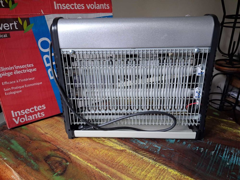 Pi&egrave;ge insectes volants (achet&eacute; 2025 et utilis&eacute; 1 semaine) Electroménager