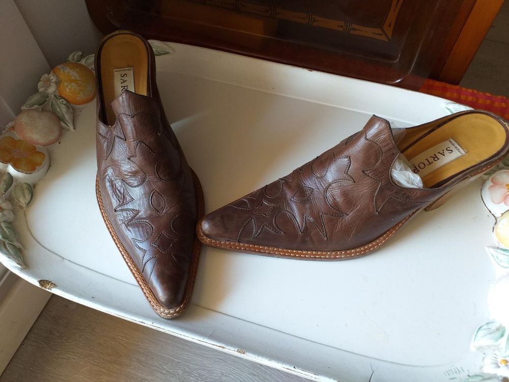 SANTIAG mARQUE SARTOR 
PARFAIS ETAT Chaussures