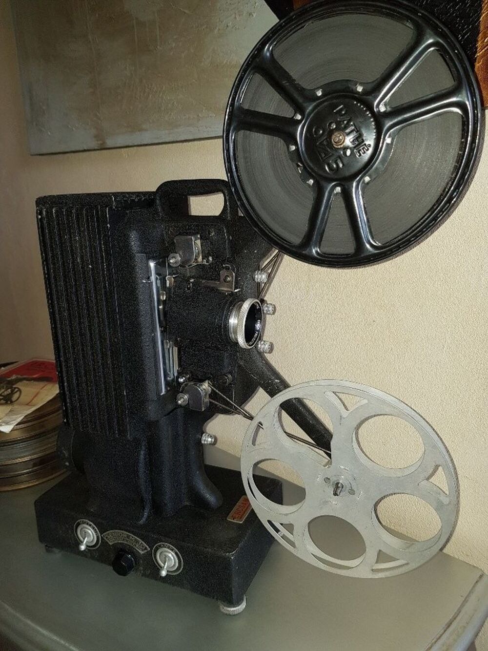  Projecteur de cin&eacute;ma ERCSAM Senior M.30. pour film 9,5 mm. 