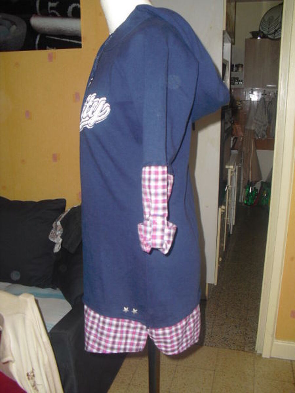 sweet tunique bleu fon&ccedil;&eacute; avec capuche taille M Vêtements