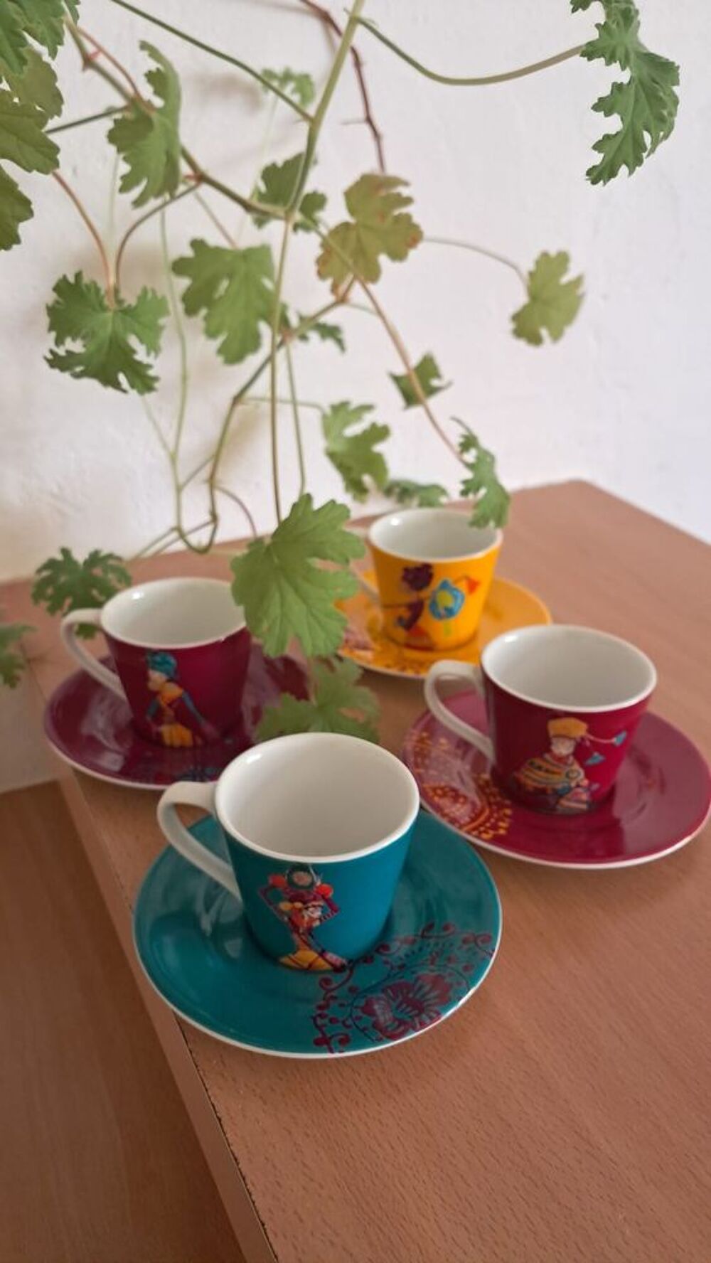 Lot de tasses &agrave; caf&eacute; &eacute;thniques. Electroménager