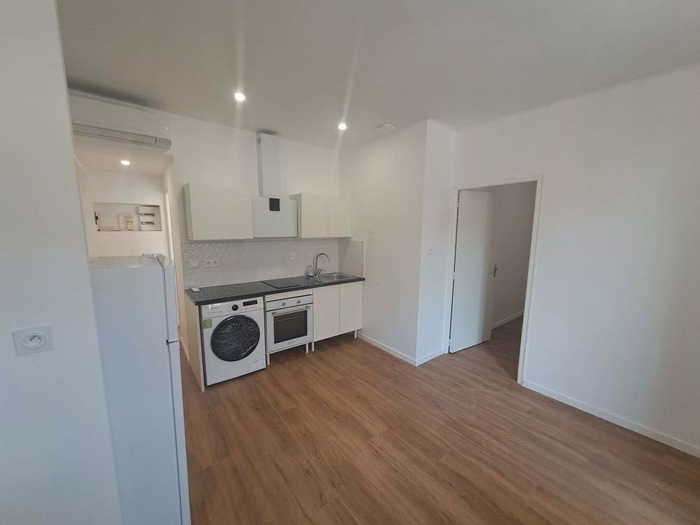 Location Appartement T2 MEUBLE CLIMATISATION JEAN JAURES PLACE SEVERINE Nîmes