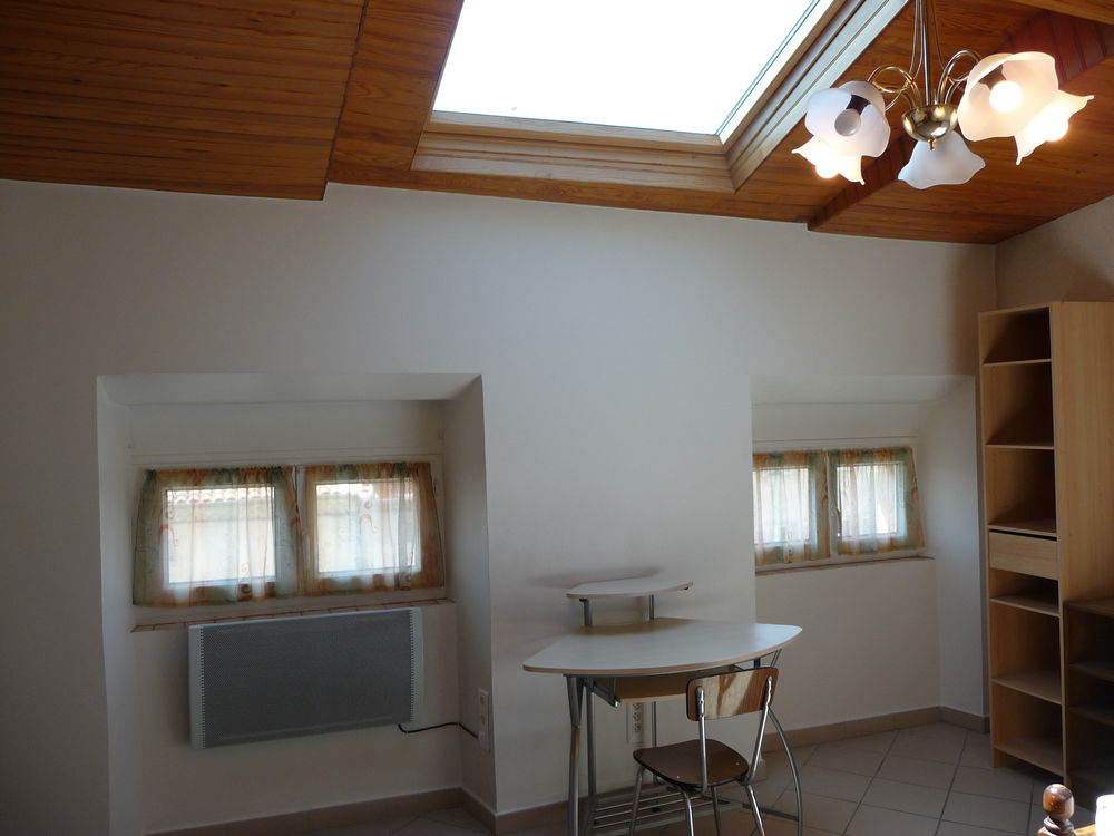 Location Appartement Appartement meublé T1 144m centre privas parking gratuit en Privas