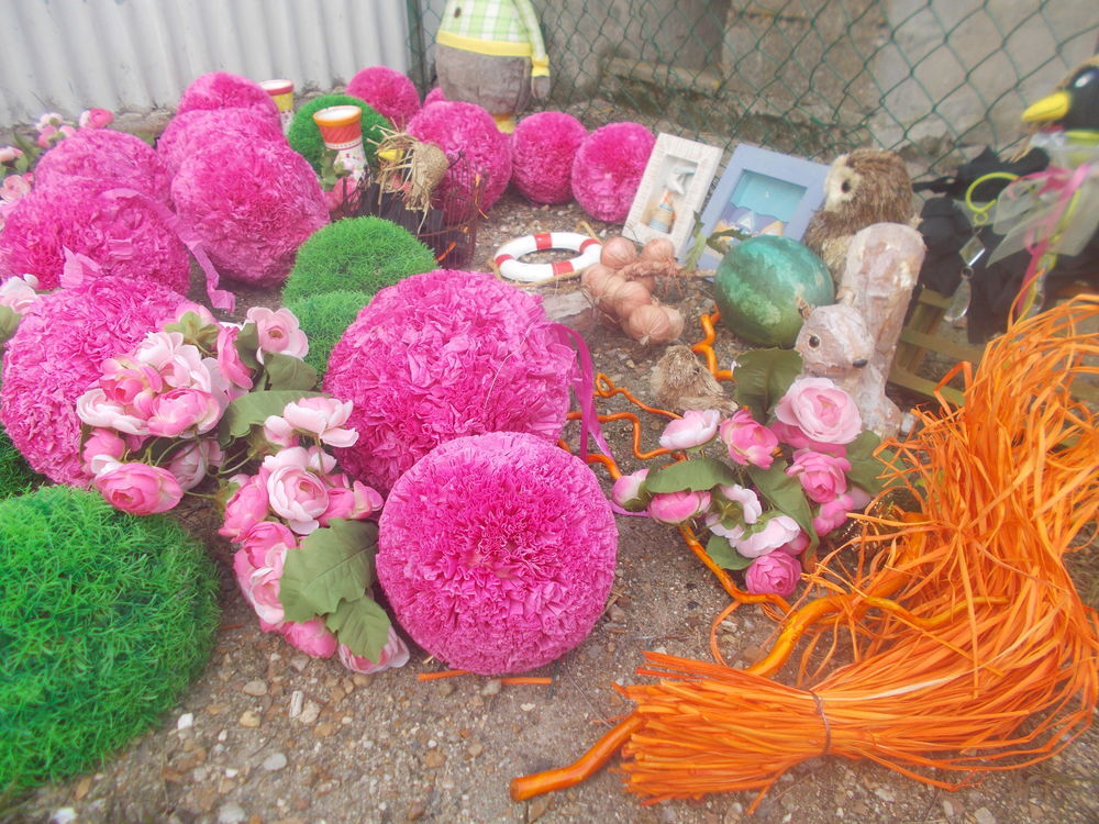plusieurs decorations boule etc faire prix Décoration
