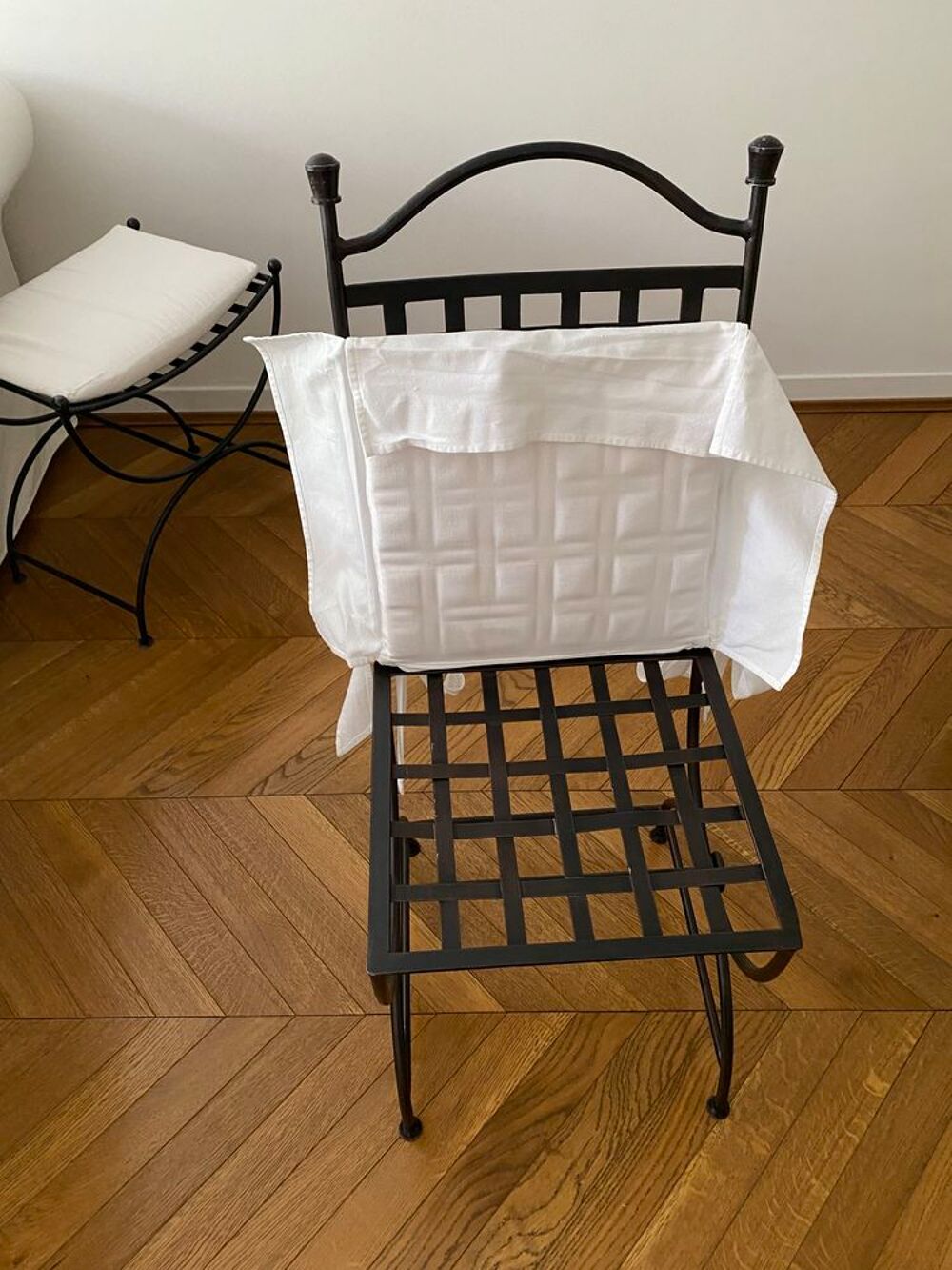 table en verre et fer forge + 4 chaise en fer forge Meubles