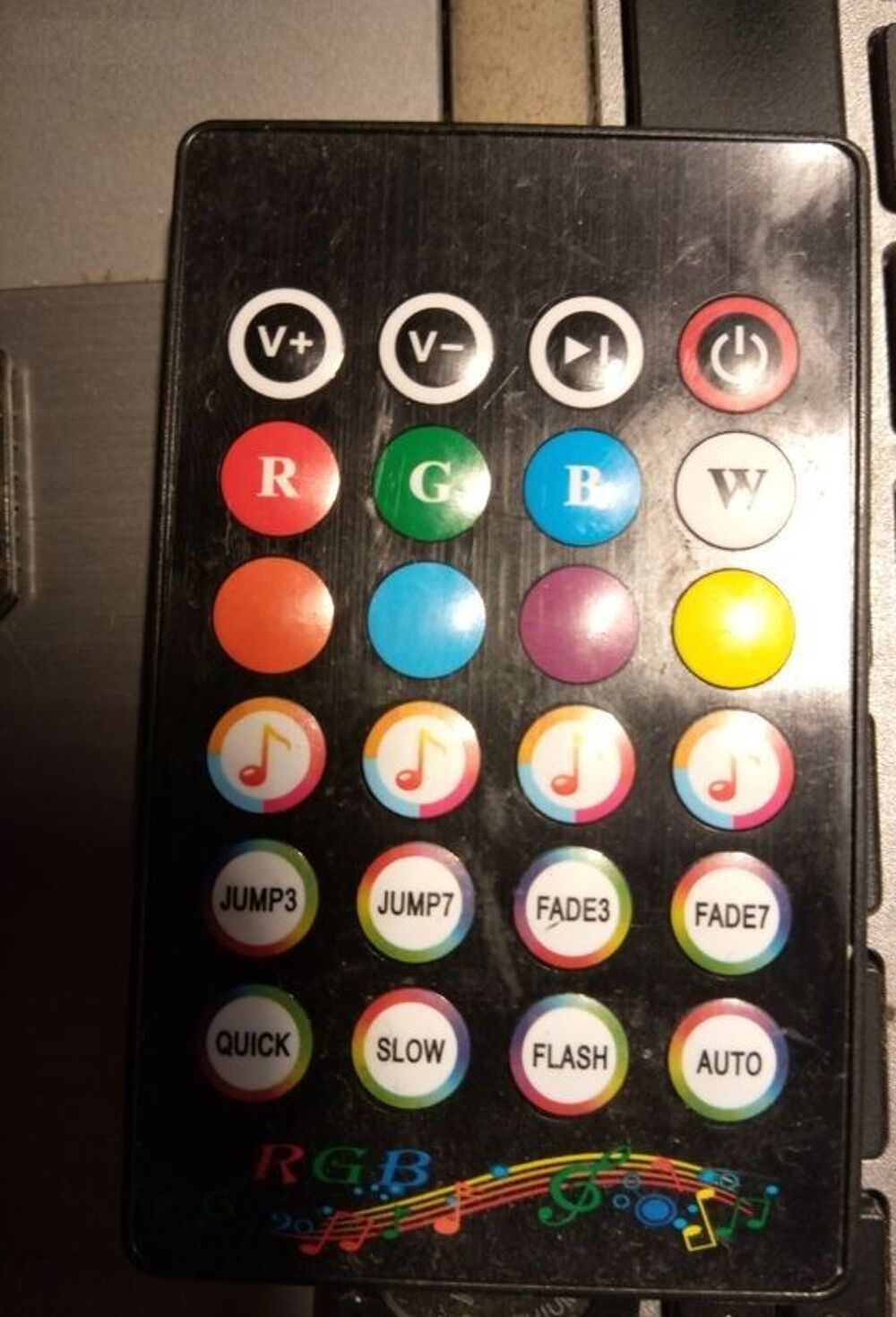 4 mod&egrave;les de t&eacute;l&eacute;commande universelle pour lampe &agrave; LED RVB Electroménager