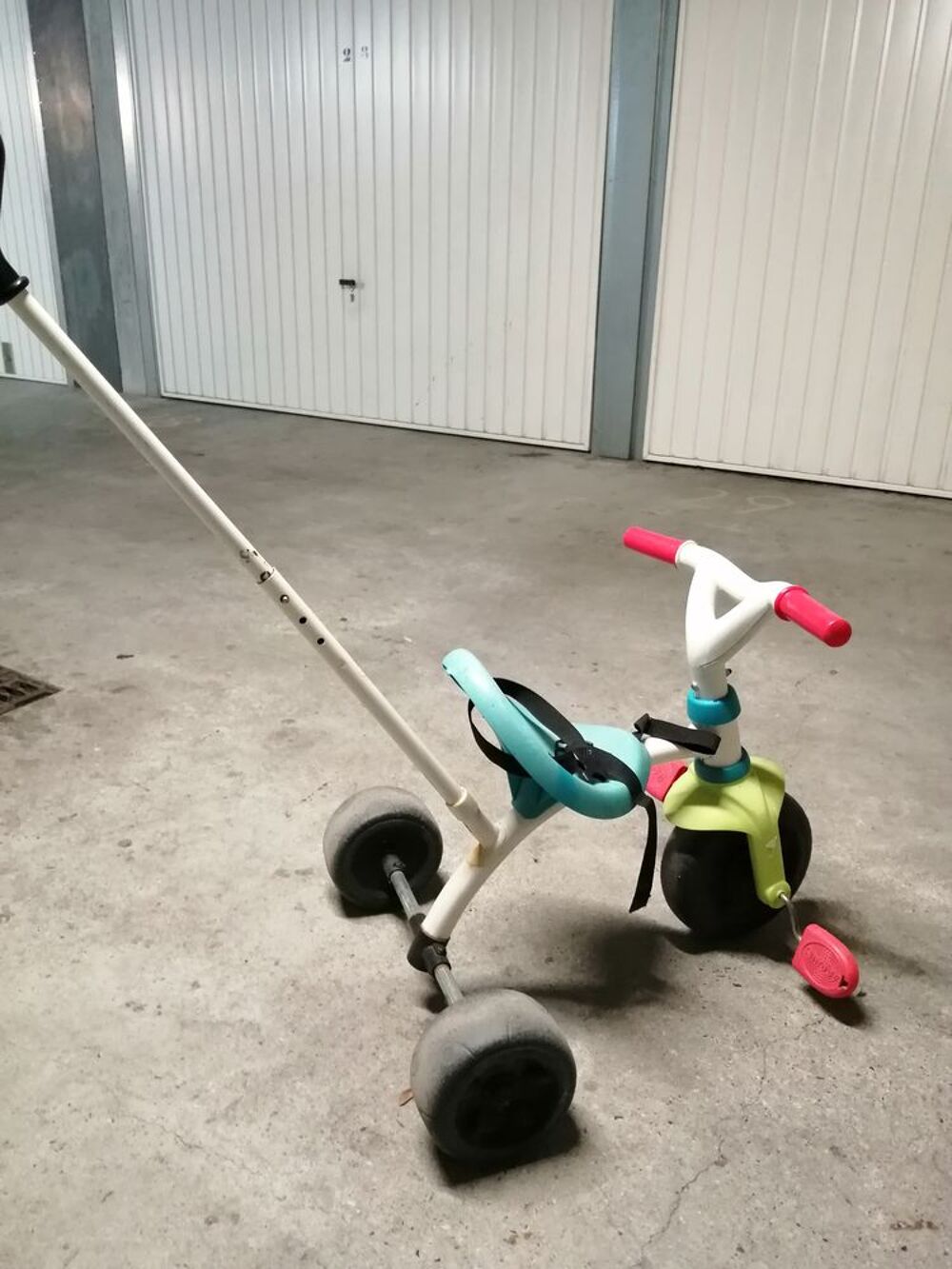 V&eacute;lo Smoby &agrave; roulettes pour petit Jeux / jouets